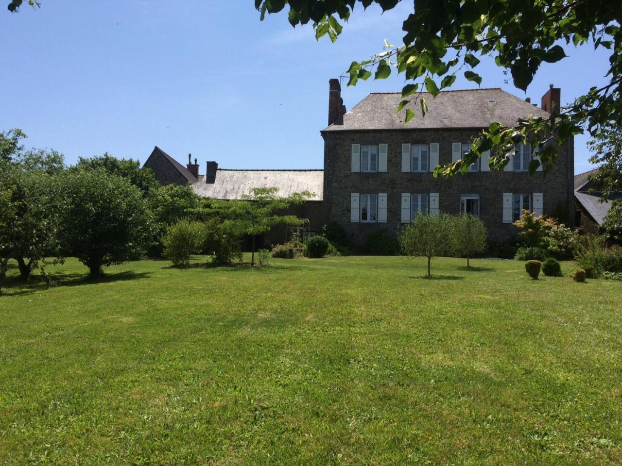 Le Clos Des Anges Dingé Exteriör bild