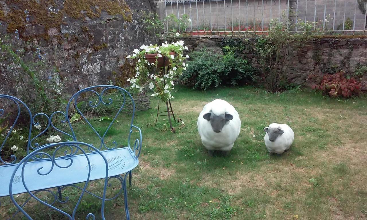 Le Clos Des Anges Dingé Exteriör bild